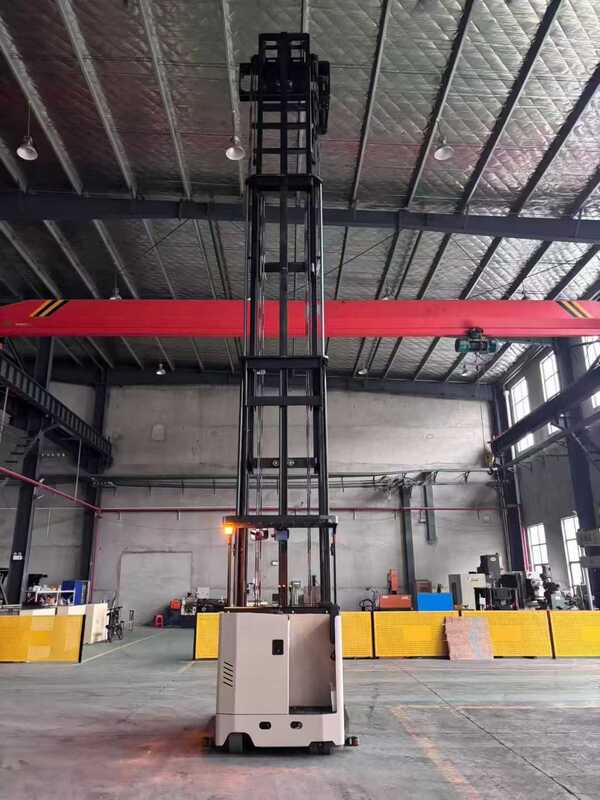 Three-way Forklift, For Warehouses/etc., 1500kg + 10m Capability